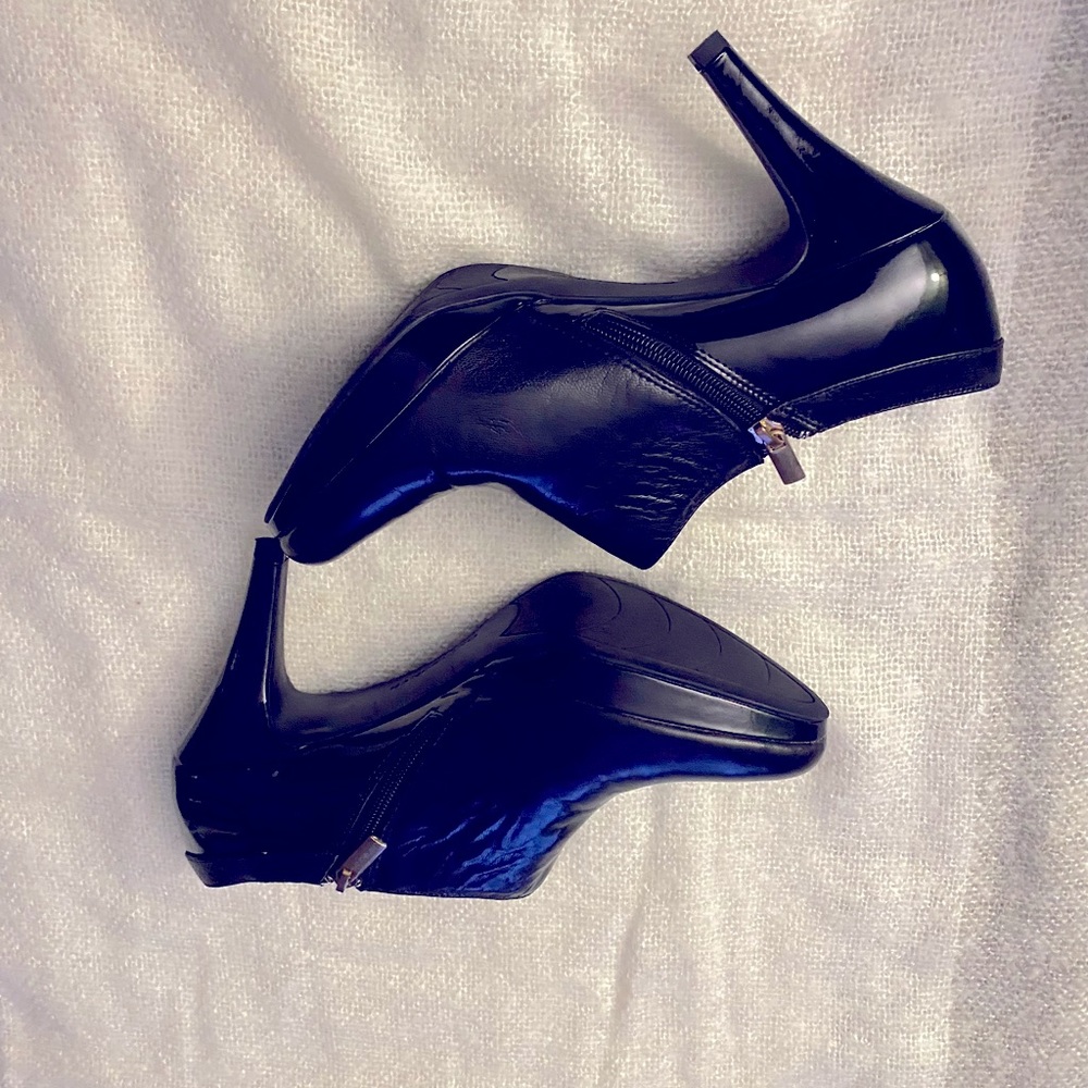 New Bandolino platform ankle pumps